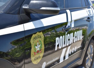 Homem é preso em flagrante por ameaçar ex-companheira com barra de ferro no Oeste de SC