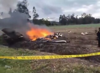 VÍDEO: Avião cai, mata cantor e mais cinco pessoas