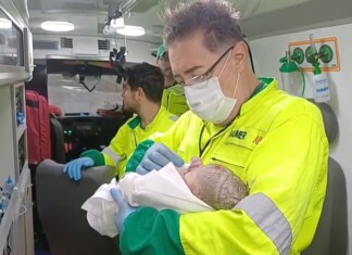 VÍDEO: PRF realiza parto de emergência às margens de rodovia em Santa Catarina