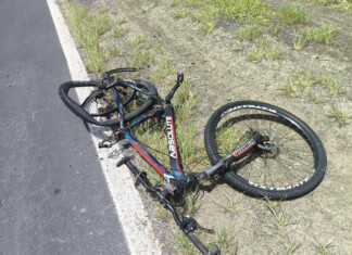 Ciclista fica gravemente ferido em colisão traseira com carro em rodovia catarinense