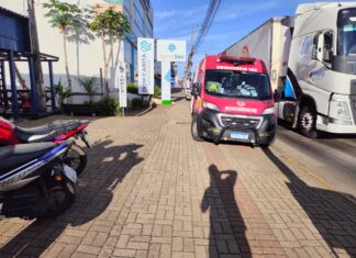 VÍDEO: Colisão envolvendo motociclista deixa mulher ferida em avenida de Chapecó