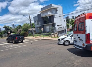 Colisão deixa mulher ferida em Chapecó