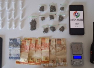 Casal é preso por tráfico e associação para o tráfico após PM constatar drogas em residência em Chapecó