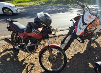 VÍDEO: Pedra na pista provoca queda de motociclista na em rodovia do Oeste Catarinense