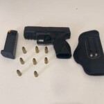 Mulher é conduzida à delegacia por porte ilegal de arma de fogo em Chapecó