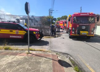 Incêndio atinge residência unifamiliar e mobiliza Bombeiros em SC