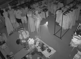 VÍDEO: Suspeito quebra porta de loja e pratica furto em Chapecó