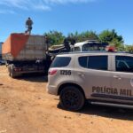 VÍDEO: Operação da PM intercepta carga de vinho e cigarro no Oeste Catarinense