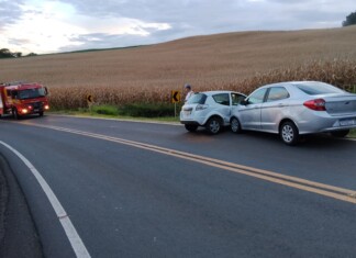 Acidente deixa vítima encarcerada no Oeste