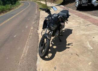 Acidente entre moto e carro deixa jovem ferido no Oeste Catarinense