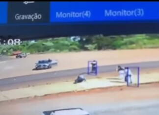 VÍDEO: Menina é raptada em frente a supermercado; Assista o momento