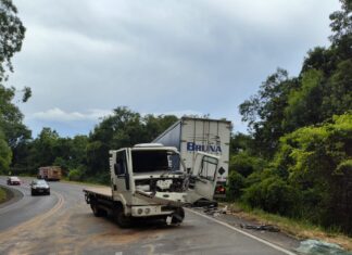 Colisão frontal entre caminhões deixa dois feridos no Oeste de SC