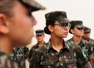 Exército faz seleção para alistamento militar de homens e mulheres