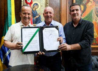 Governador sanciona lei que protege produtores catarinenses e proíbe reconstituição de leite em pó importado em SC