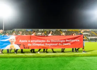 Ação no intervalo do jogo da Chape divulga projeto em prol da ampliação da Oncologia Pediátrica do HRO