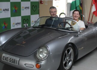 Confira quem é a ganhadora da rifa da Porsche da Apae de Chapecó