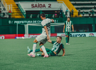 Até o fim! Chapecoense luta e consegue empate no fim contra o Coritiba na Arena Condá