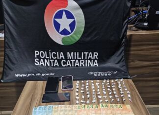 Operação da PM prende trio por tráfico e apreende drogas e moto adulterada em SC