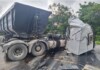 VÍDEO: Homem morre em grave acidente entre caminhões em SC