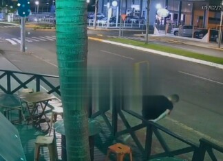 VÍDEO: Imagens mostram momento que jovem é executado em pátio de posto de combustíveis em SC