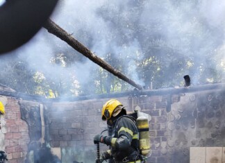 Incêndio destrói casa no interior de Chapecó