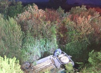 Passageiro morre após carro sair da pista e capotar em SC