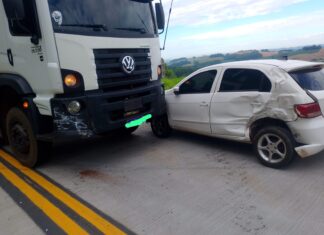 Acidente entre carro e caminhão mobiliza PMRv no Oeste de SC
