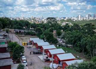 Prefeitura de Chapecó entrega casas a famílias retiradas de áreas de risco