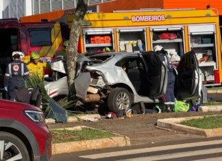 VÍDEO: Bombeiros divulgam novos detalhes sobre o acidente que deixou mulher presa às ferragens em Chapecó