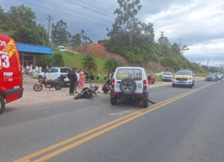 VÍDEO: Câmera flagra colisão entre carro e motocicleta que deixou jovem gravemente ferido