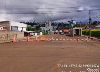 Rua de Chapecó é bloqueada para obras de drenagem
