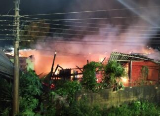 Incêndio atinge depósito de alho durante a madrugada no Oeste de SC