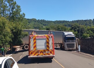 Acidente: Motorista de caminhão sofre mal súbito e é reanimado por bombeiros no Oeste de SC