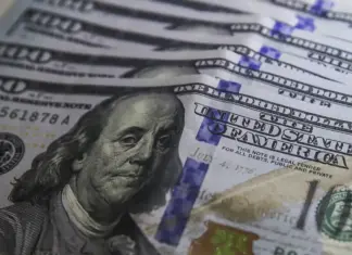 Dólar recua e se aproxima de R$ 5,20; Bolsa volta a encostar nos 183 mil pontos