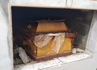 Túmulos são arrombados e caixão é exposto em cemitério no Oeste