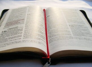 Projeto que inclui leitura bíblica como recurso paradidático nas escolas é aprovado em Chapecó