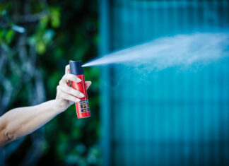 Finanças aprova projeto que garante spray de pimenta para mulheres sob medida protetiva