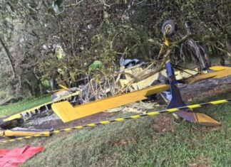 Piloto morre após queda e explosão de avião agrícola