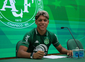 Chapecoense renova contrato com atacante destaque da base