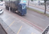 VÍDEO: Carreta para cinco quadras antes do acidente que atingiu 12 veículos em Chapecó; assista