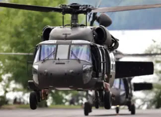 Avião com 168 pessoas por pouco não colide com helicóptero militar nos EUA