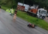 Duas pessoas morrem em queda de moto seguida de atropelamento em SC