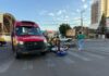Colisão em rótula deixa motociclista ferida na manhã desta terça em Chapecó