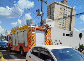 Motociclista fica ferida após colisão com carro no Centro de Maravilha