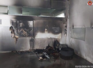 Incêndio atinge área de mecânica em empresa às margens em SC