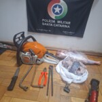 Suspeito é preso após ser surpreendido furtando ferramentas de garagem no Oeste