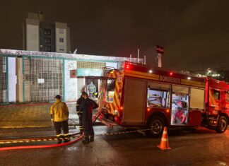 Princípio de incêndio em prédio da Comcap mobiliza 14 bombeiros na madrugada em SC