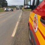 Homem é atendido após colisão entre automóvel e caminhão no Oeste de SC