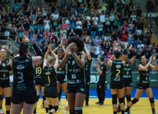 Time de Chapecó supera Pinheiros em casa e se aproxima da elite do vôlei nacional