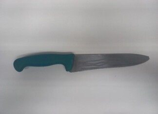 Irmãos são detidos após agressão em residência